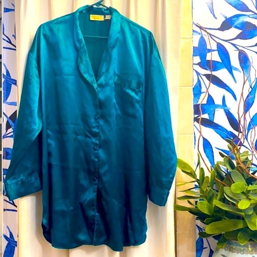 NWOT Women’s Emerald Green Victoria’s Secret Gold Label Nightshirt Size Large